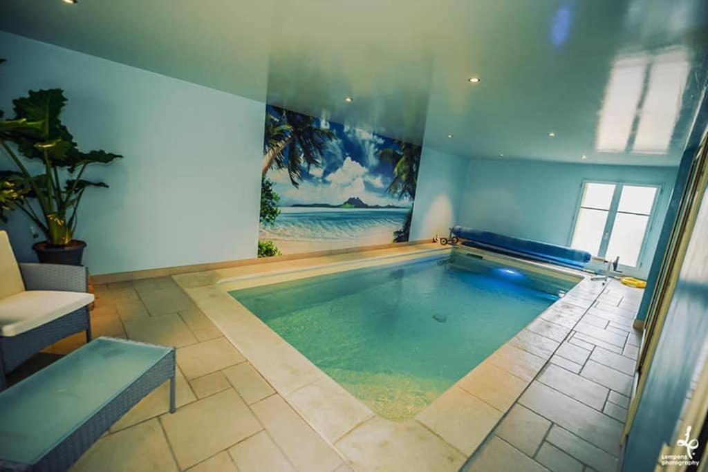 Maison PISCINE INTERIEURE et GARAGE Troyes Extérieur photo